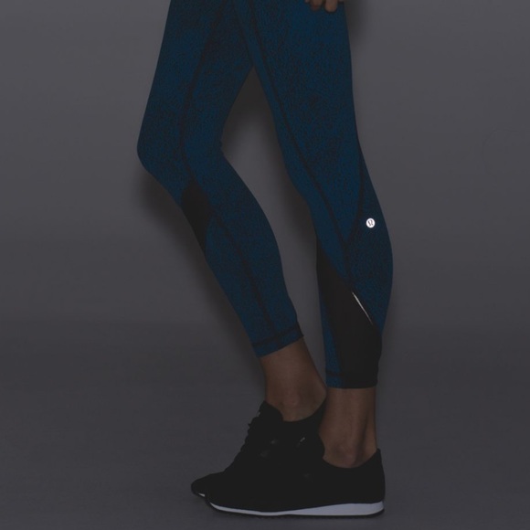 Lululemon Inspire Tight II
Power Luxtreme Spray Jacquard Shockin BlueBlack SZ 8 - Picture 9 of 15